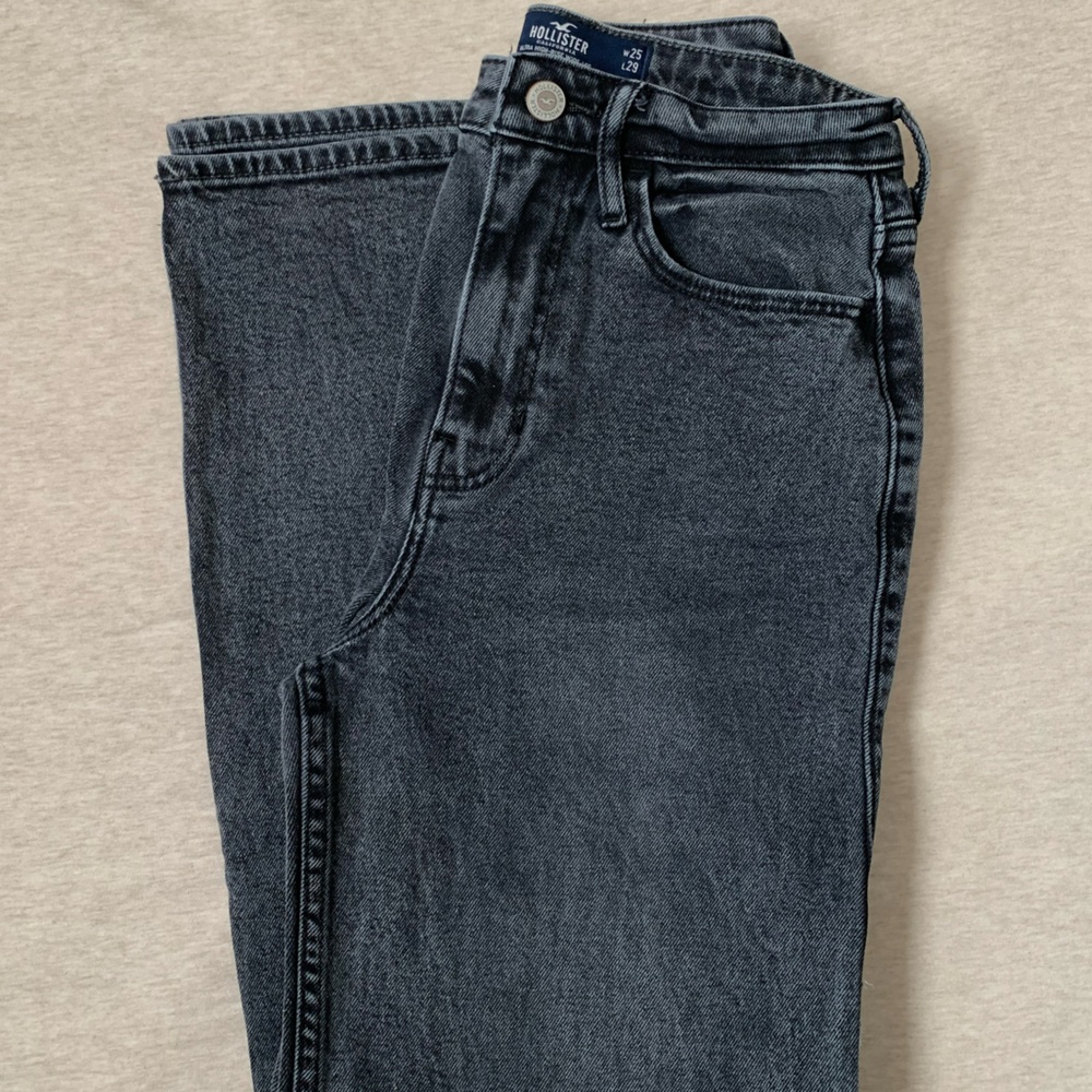 Hollister Women’s Ultra High Rise Wide Leg Jeans